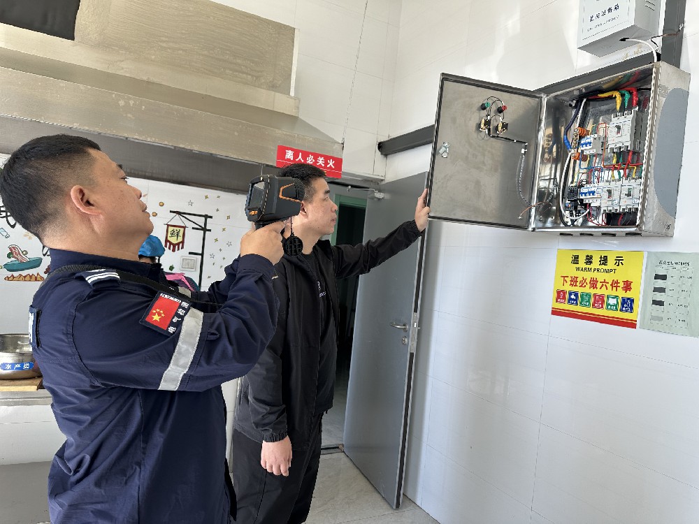 多方协同筑防线 精准排查护桑榆丨勤得利养护院开展用电安全专项检查